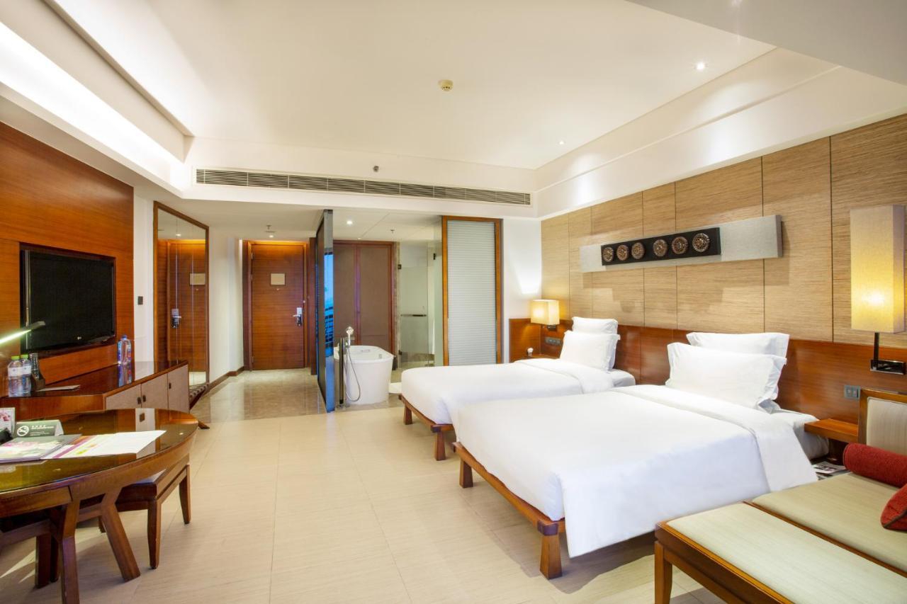 Pullman Oceanview Sanya Bay Resort & Spa Екстер'єр фото