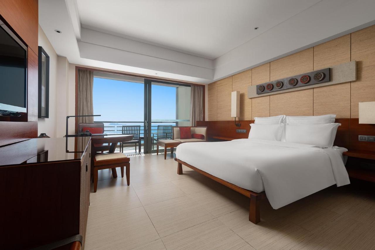 Pullman Oceanview Sanya Bay Resort & Spa Екстер'єр фото