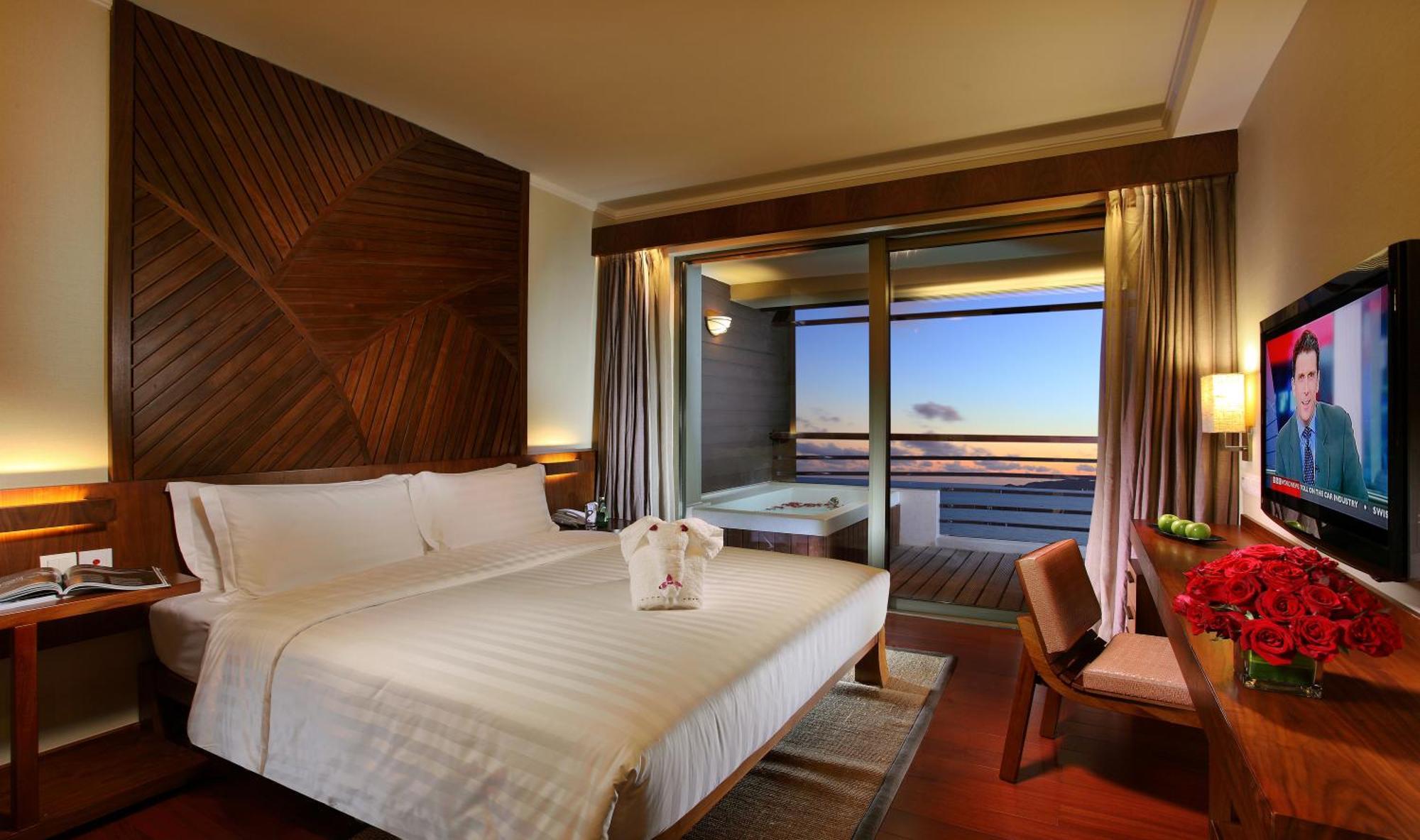 Pullman Oceanview Sanya Bay Resort & Spa Екстер'єр фото